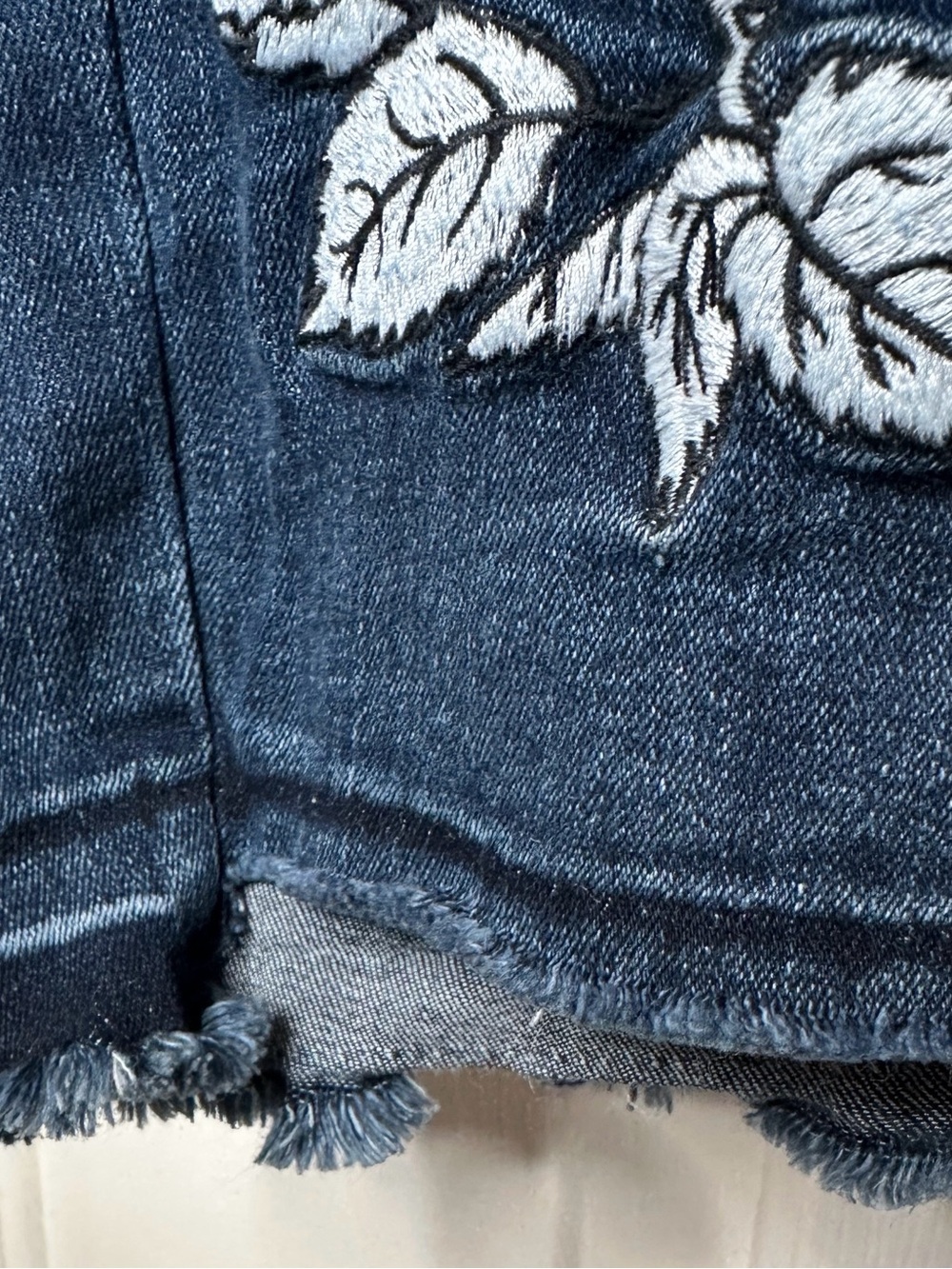 Lane Bryant Mid Rise Super Stretch Skinny Jeans Size 26 Floral Embroidery New - Picture 6 of 11